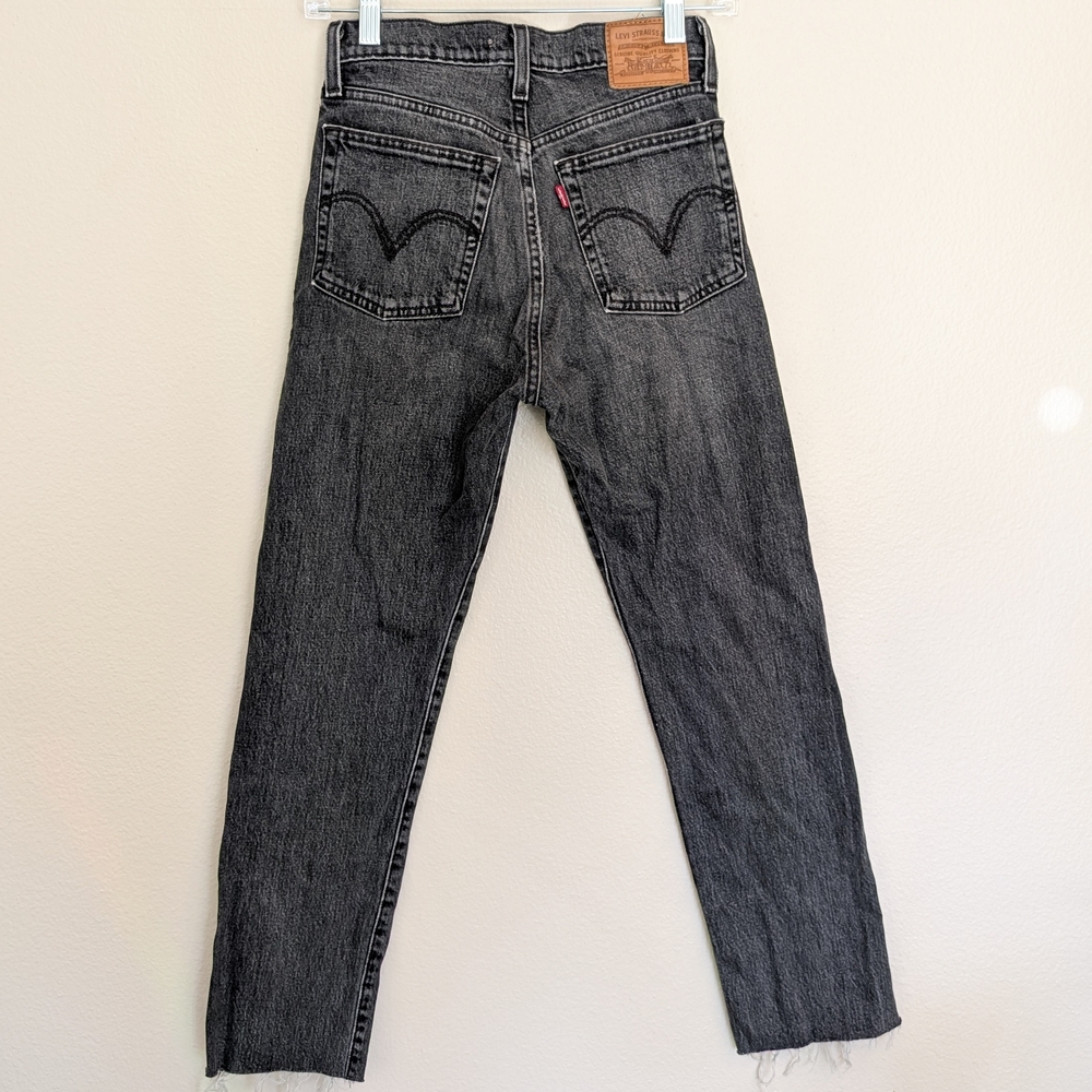 Levi's • Wedgie straight With Raw Hem - Picture 3 of 4